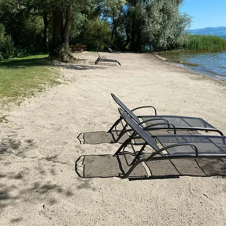 Uferpark Mit Privatstrand