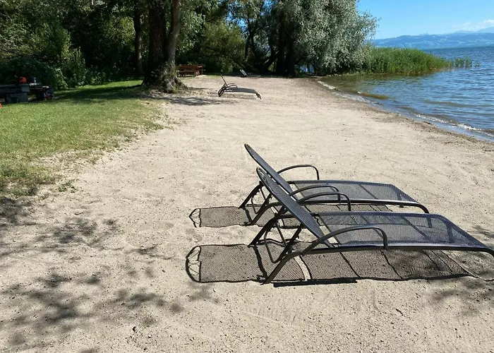 Uferpark Mit Privatstrand